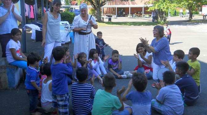 Musik, Gespräch und Freundlichkeit: RoBiNet-Flüchtlingsaktion in der Anne-Frank-Schule